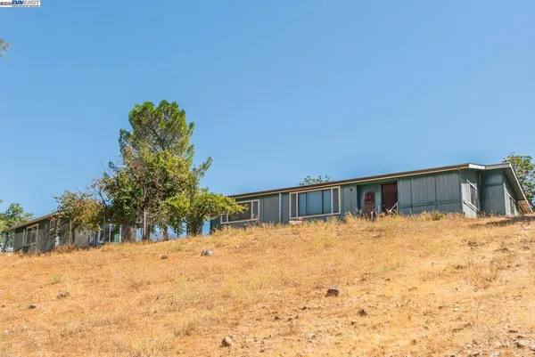 $549,000 | 30661 Highway 3, Douglas City, CA 96024