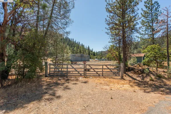 $549,000 | 30661 Highway 3, Douglas City, CA 96024