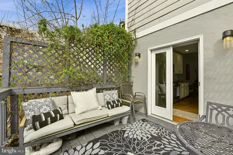 $950,000 | 330 U Street Northwest, Washington, DC 20001