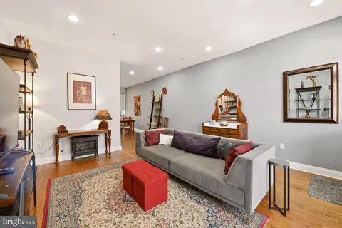 $950,000 | 330 U Street Northwest, Washington, DC 20001