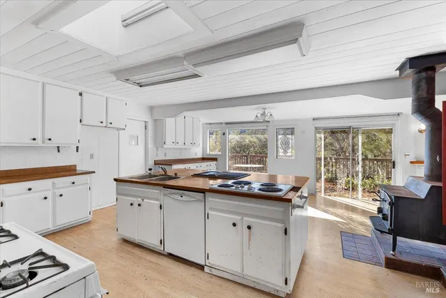 $495,000 | 10650 Woodside Drive, Forestville, CA 95436