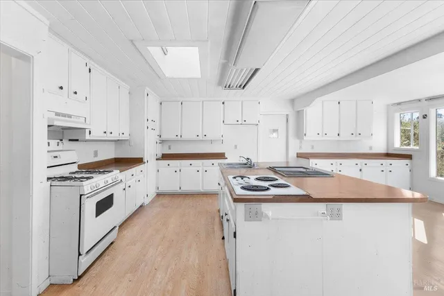 $495,000 | 10650 Woodside Drive, Forestville, CA 95436