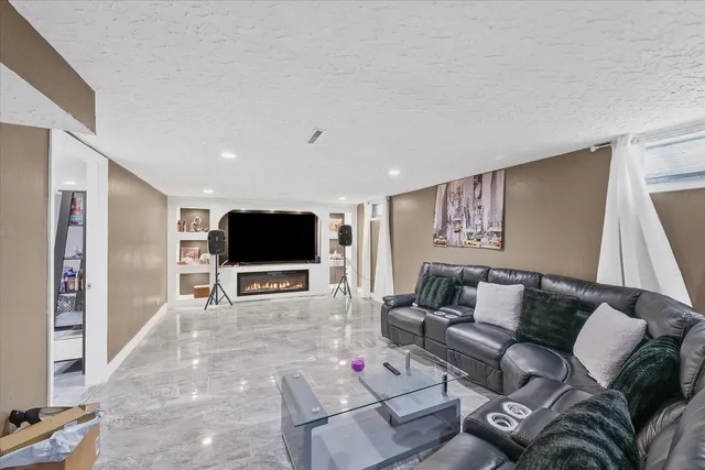 $190,000 | 1226 South Low Street, Bloomington, IL 61701