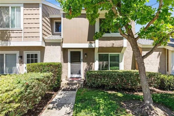 $3,895 | 17 Hollowglen, Irvine, CA 92604
