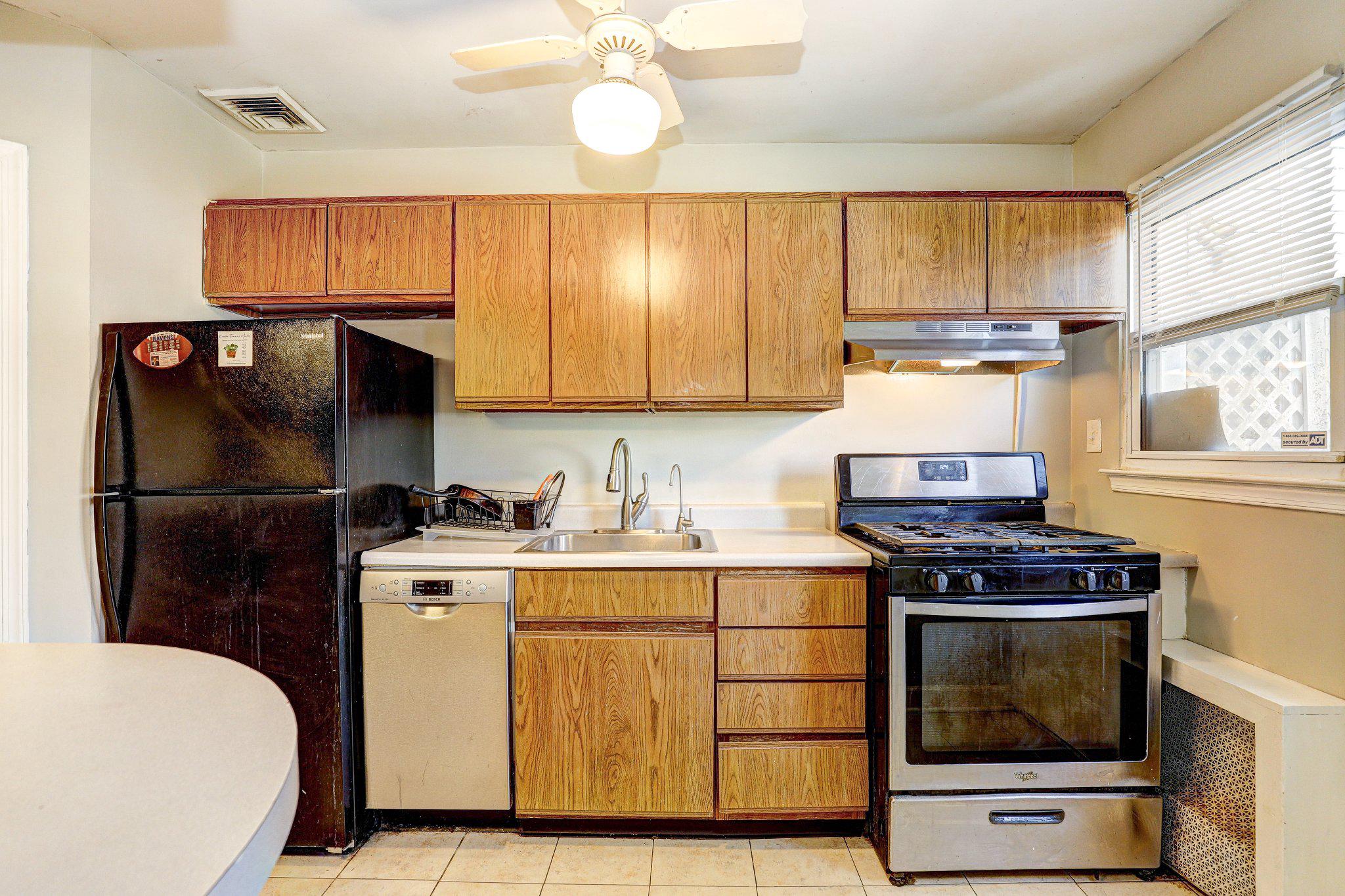 1744 Yakona Road Baltimore, MD 21234 - Photo 7 of 18 Cozy kitchen with modern appliances.