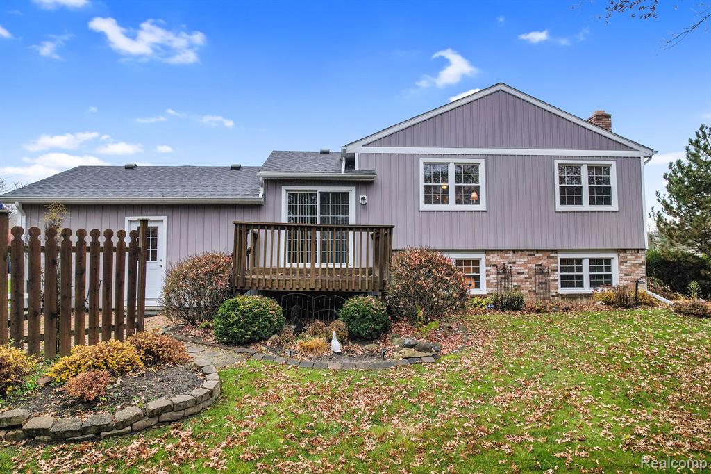 876 Dahlia Lane Rochester Hills, MI 48307 - Photo 34 of 44