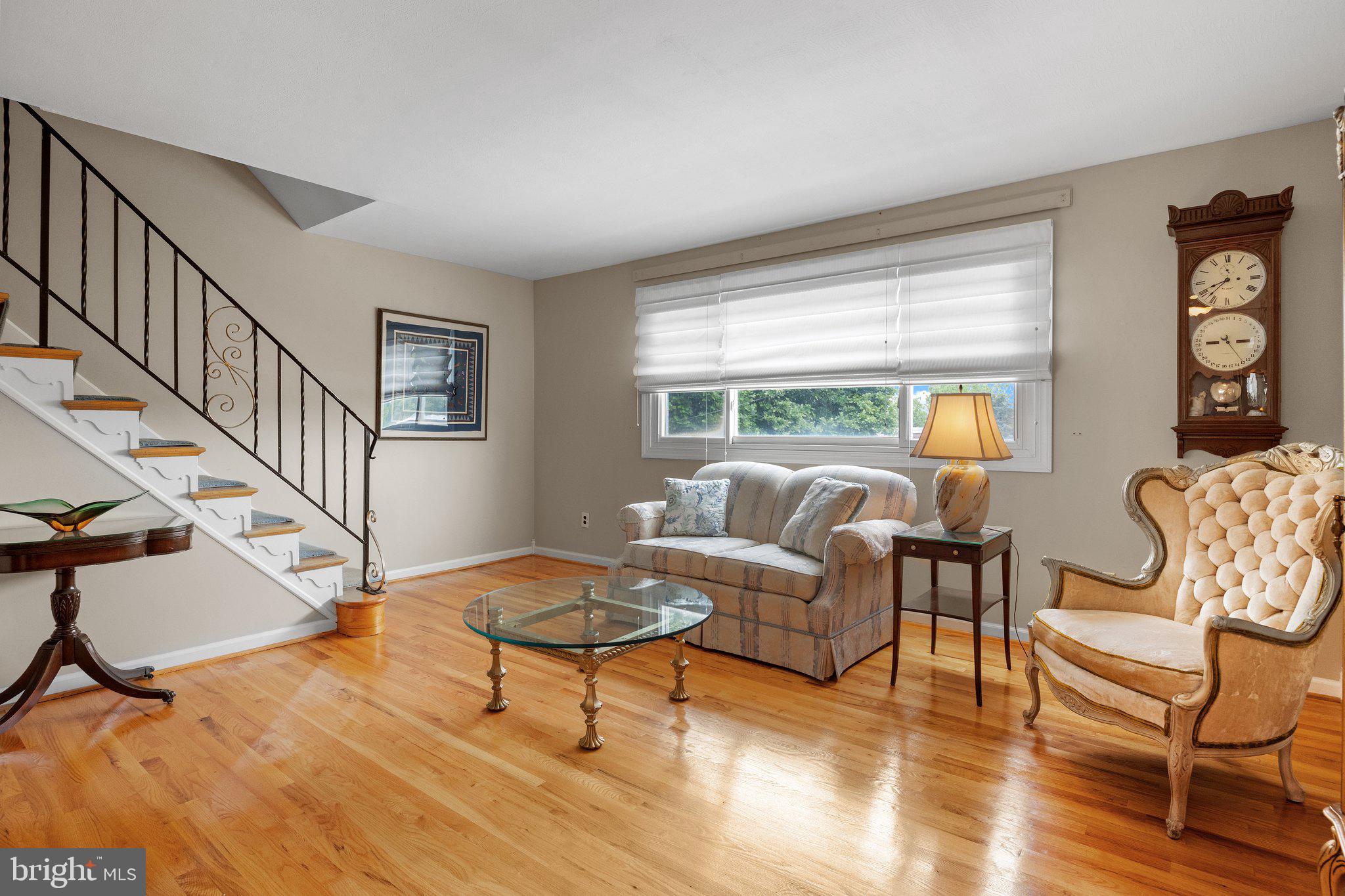 7020 Voigt Road Philadelphia, PA 19128 - Photo 5 of 27 Living Room