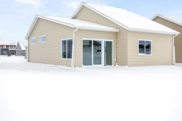 $433,119 | 414 Westview Lane East, West Fargo, ND 58078
