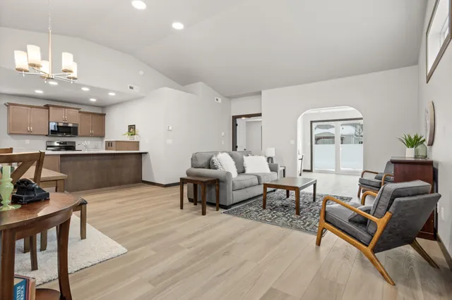 $433,119 | 414 Westview Lane East, West Fargo, ND 58078