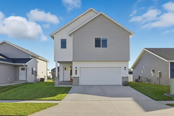$379,900 | 6410 82nd Avenue South, Horace, ND 58047