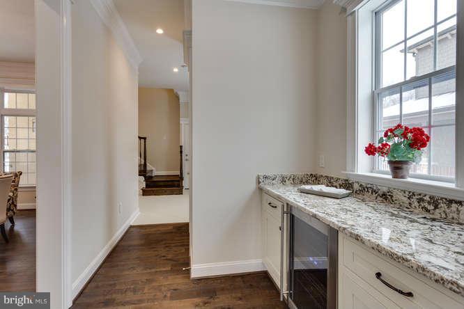 7118 Churchill Road McLean, VA 22101 - Photo 11 of 30 Butlers pantry