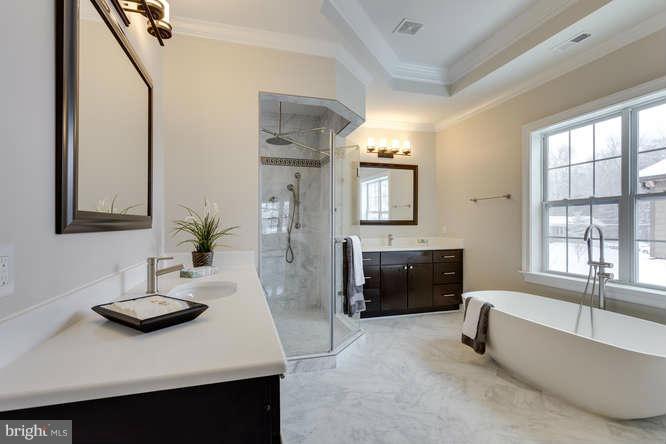 7118 Churchill Road McLean, VA 22101 - Photo 17 of 30 Bath (Master)