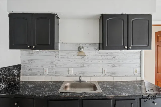 $79,900 | 10867 Balfour Road, Detroit, MI 48224