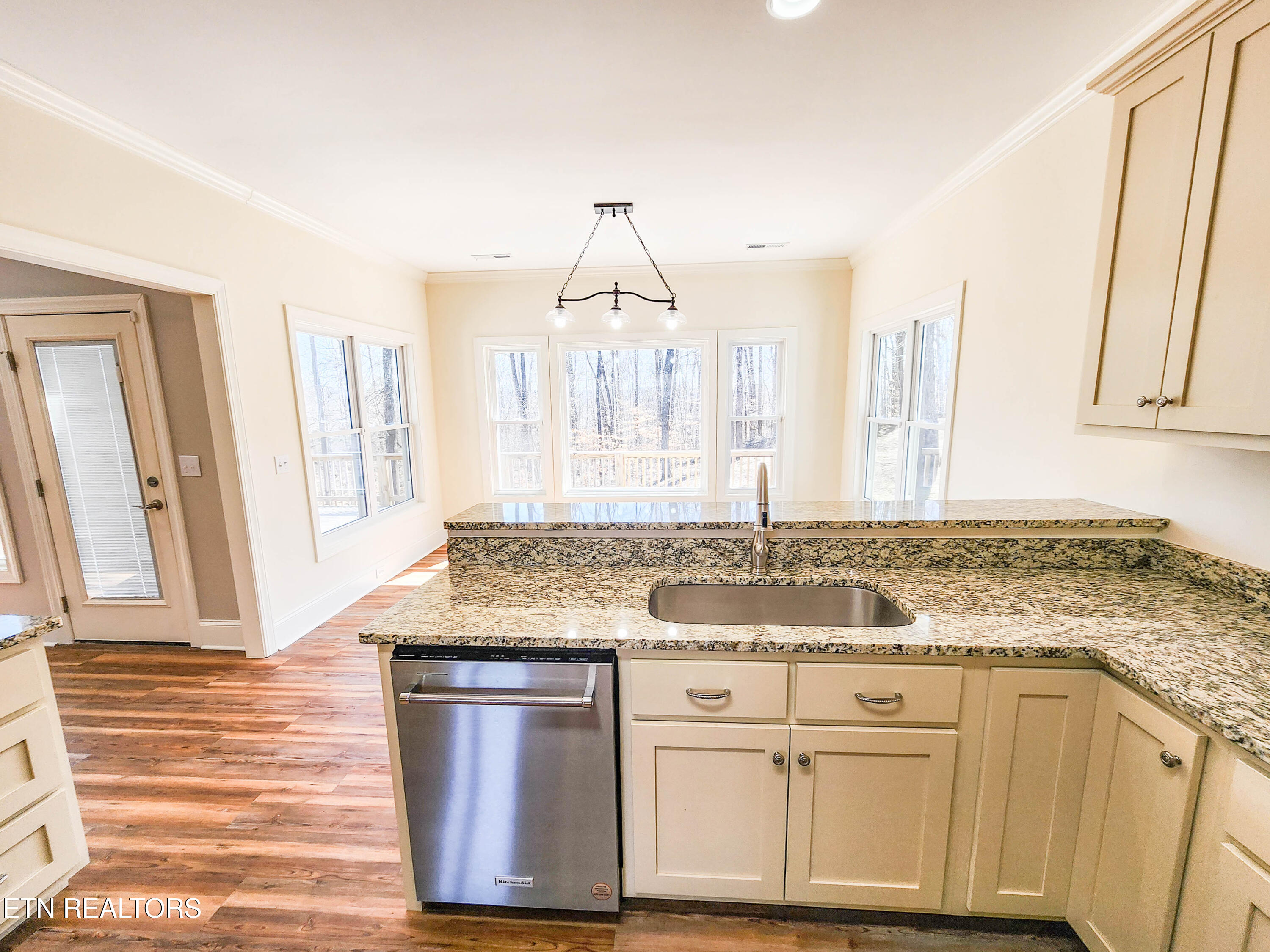 553 Hickory Point Lane Maynardville, TN 37807 - Photo 11 of 36 hickory pointe kitch sink