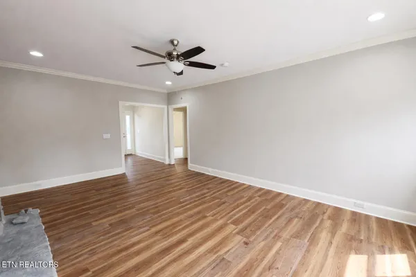 $549,900 | 553 Hickory Point Lane, Maynardville, TN 37807