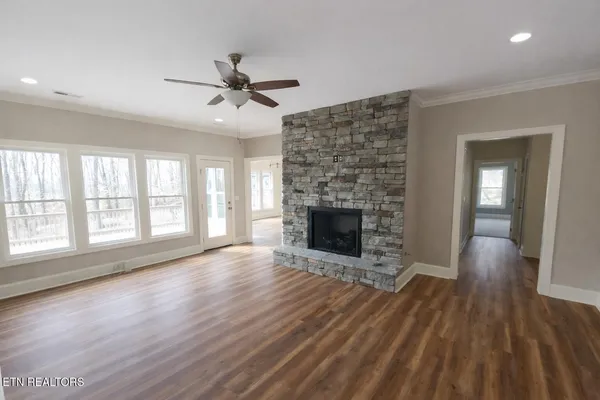 $549,900 | 553 Hickory Point Lane, Maynardville, TN 37807