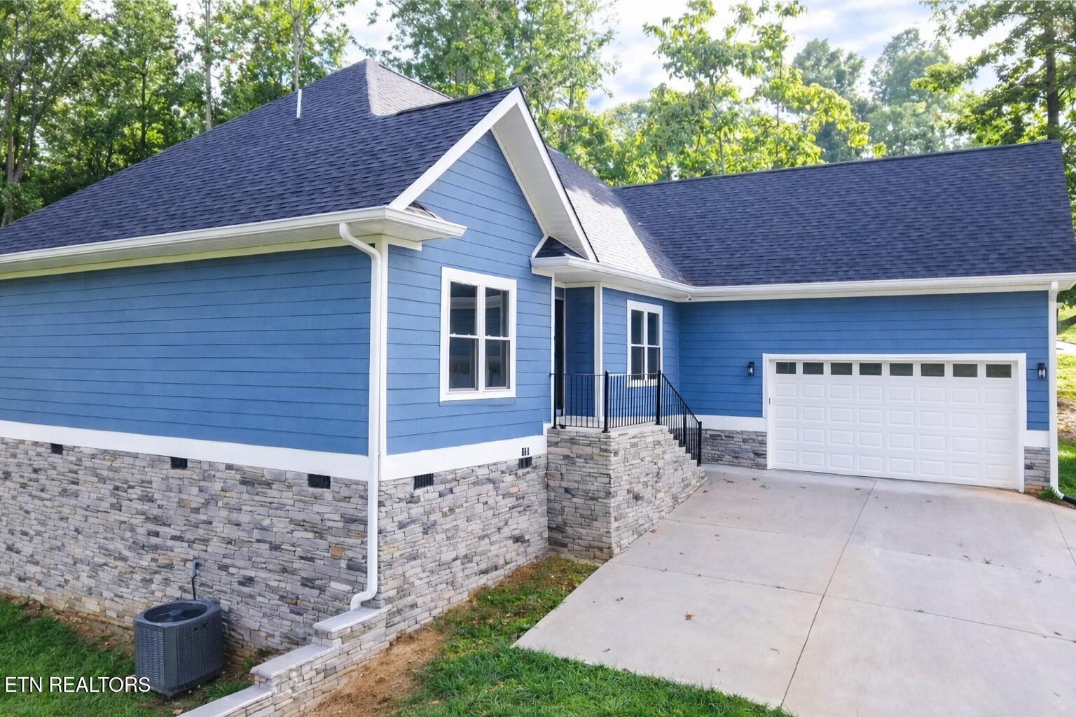 553 Hickory Point Lane Maynardville, TN 37807 - Photo 3 of 36 1000040204