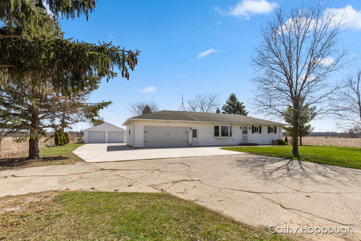 8755 South Francis Road Dewitt, MI 48820 - Photo 2 of 25 IMG_1001