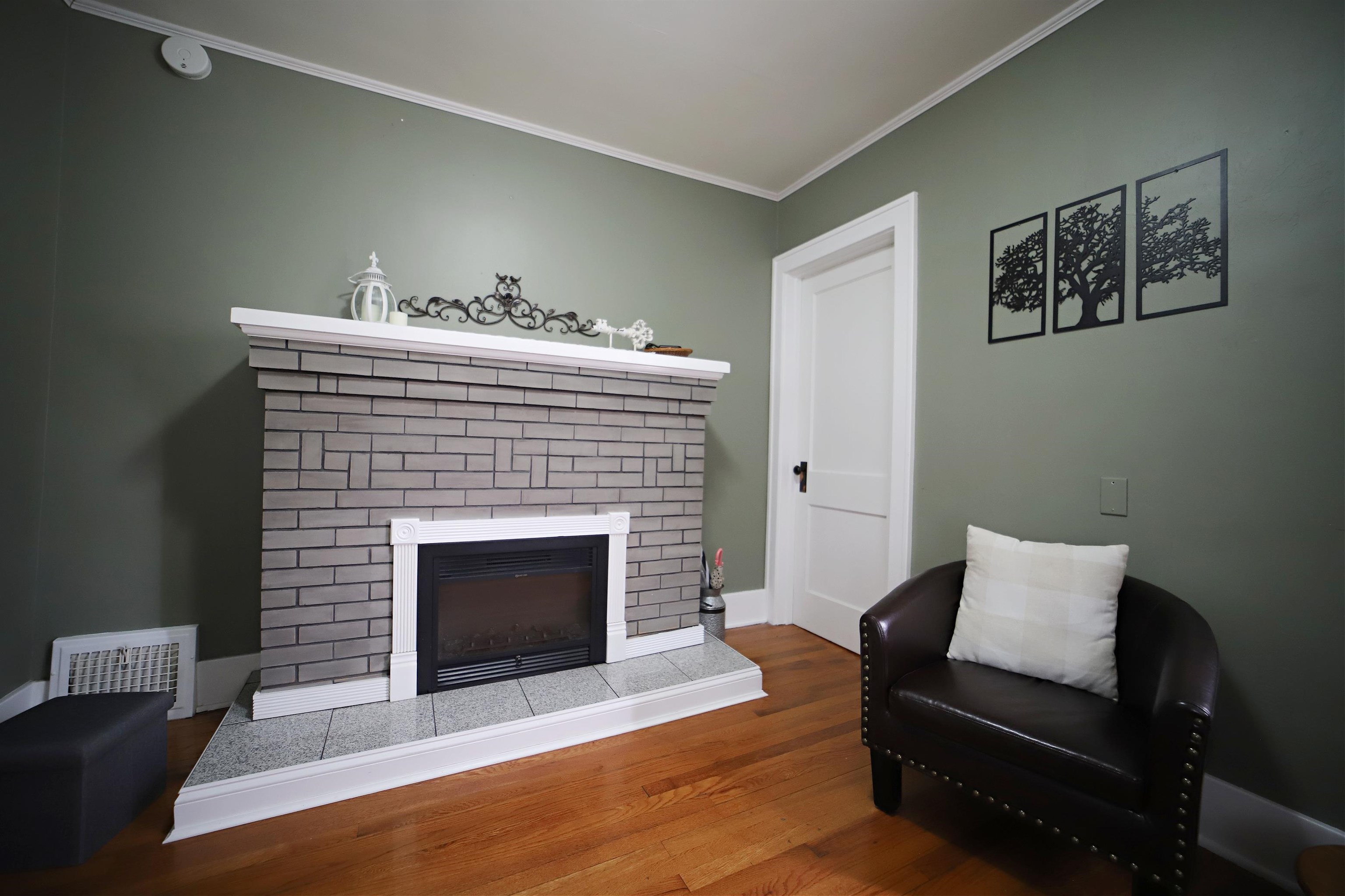 122 South McKinley Road Flushing, MI 48433 - Photo 4 of 24 50107628-3.JPG