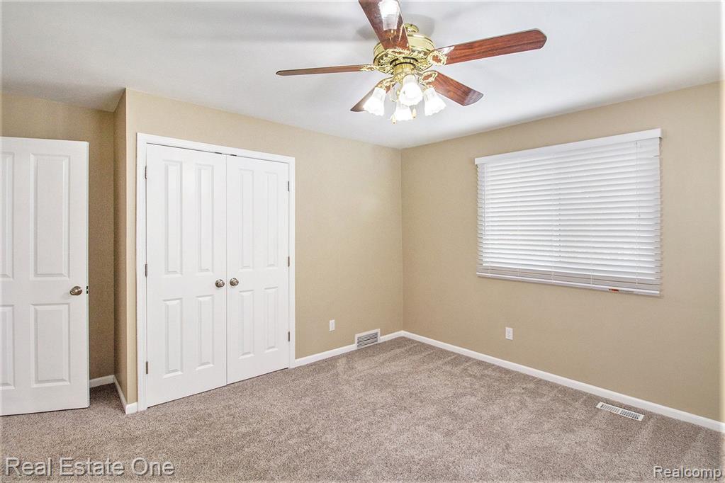 3449 Middle Road Highland, MI 48357 - Photo 13 of 30