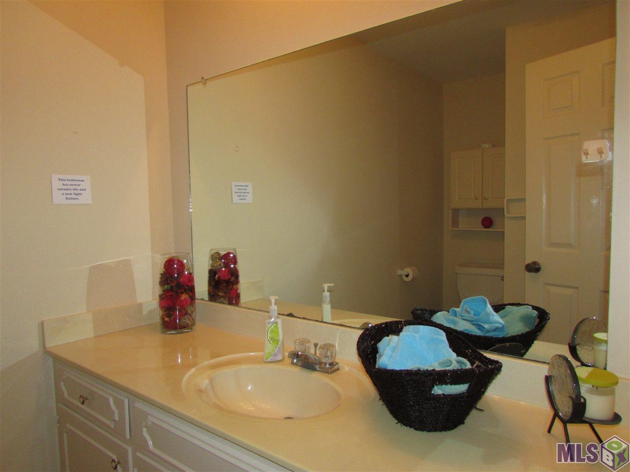 845 Diron Circle Baton Rouge, LA 70810 - Photo 10 of 17 Downstairs Bathroom