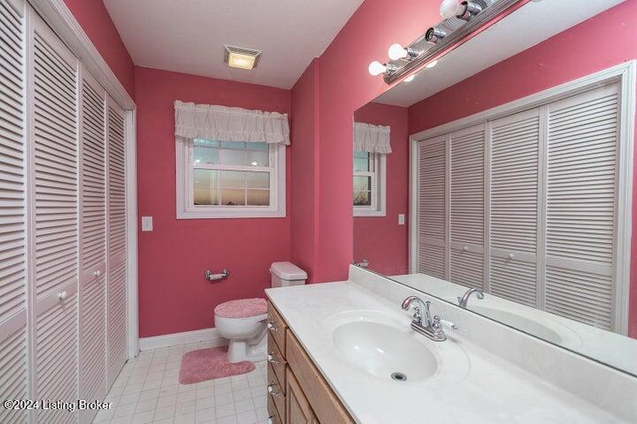 960 Hopewell Road Harrodsburg, KY 40330 - Photo 25 of 69 upper level full bath with washer/dryer hook up