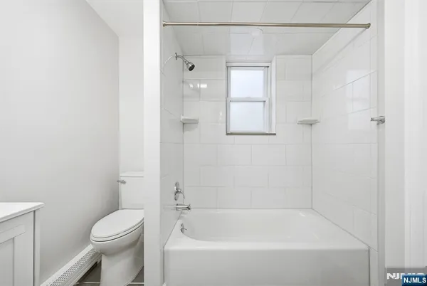 $2,750 | 210 River Road, New Milford, NJ 07646