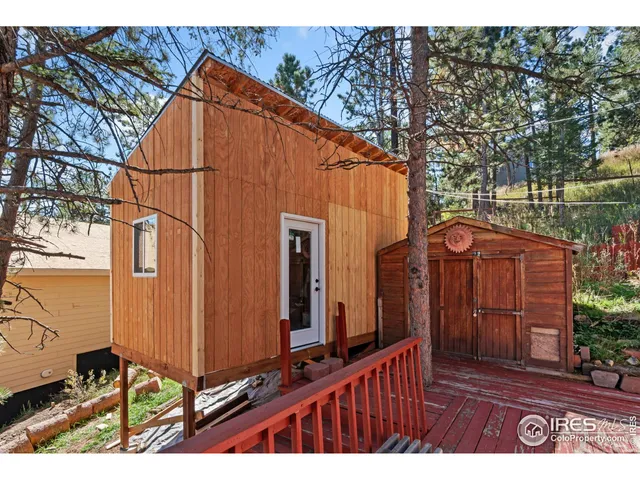 a view of a back yard of the house