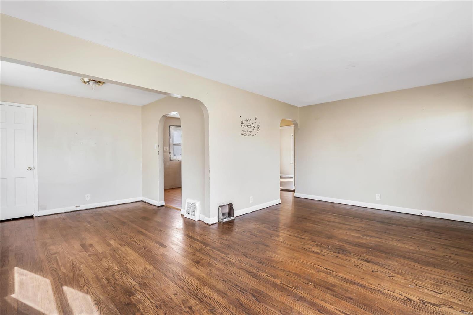 6001 Napier Drive St. Louis, MO 63134 - Photo 3 of 12