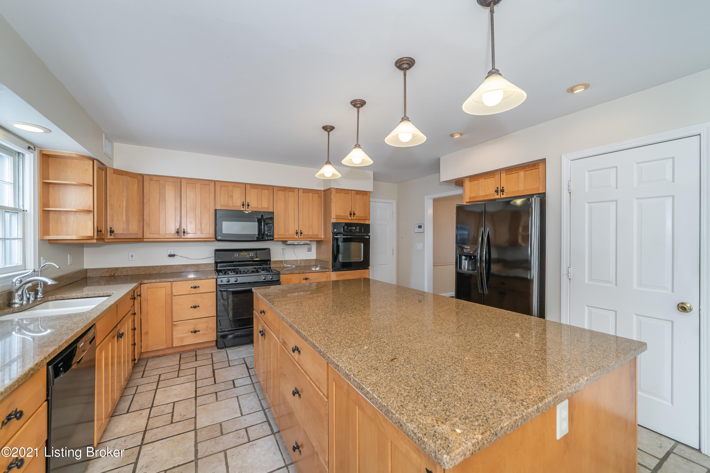 6611 Foxcroft Road Prospect, KY 40059 - Photo 15 of 58 6611 Foxcroft Rd Prospect-32