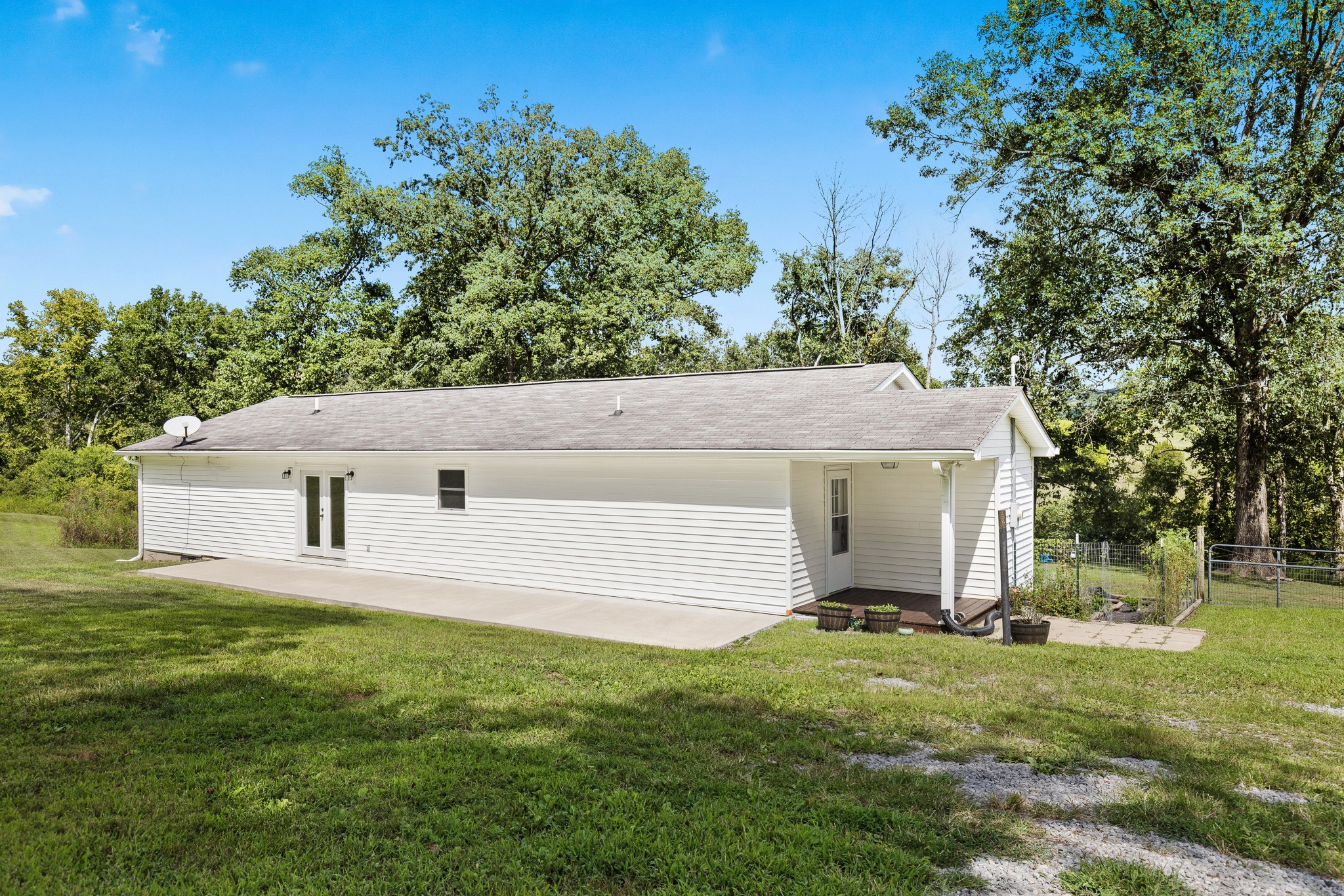 2490 Clampit Hollow Road Lafayette, TN 37083 - Photo 34 of 55 front view of house with a yard