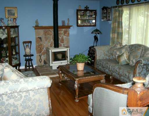8 Winton Road East Brunswick, NJ 08816 - Photo 4 of 9 Gallery Image 4