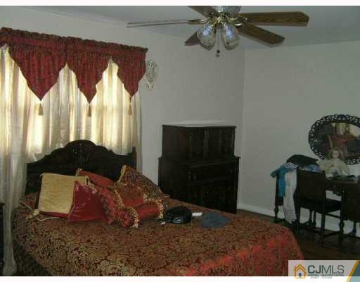 8 Winton Road East Brunswick, NJ 08816 - Photo 6 of 9 Gallery Image 6