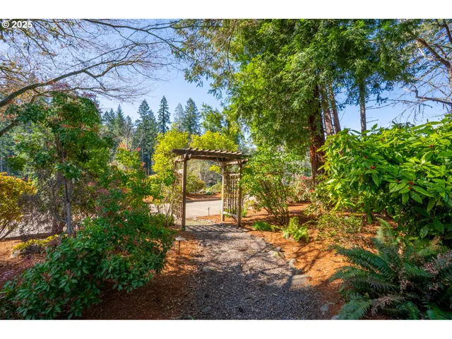$1,350,000 | 46836 McKenzie Highway, Vida, OR 97488