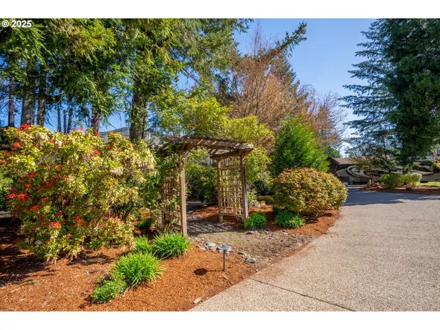 $1,350,000 | 46836 McKenzie Highway, Vida, OR 97488