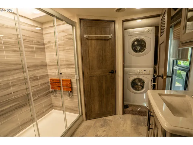 $1,350,000 | 46836 McKenzie Highway, Vida, OR 97488