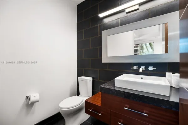 a kitchen with kitchen island a large window in it