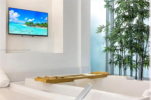 $60,000 | 300 Royal Plaza Drive, Fort Lauderdale, FL 33301