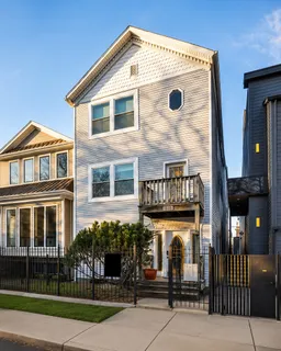 $1,199,999 | 1812 West Erie Street, Chicago, IL 60622