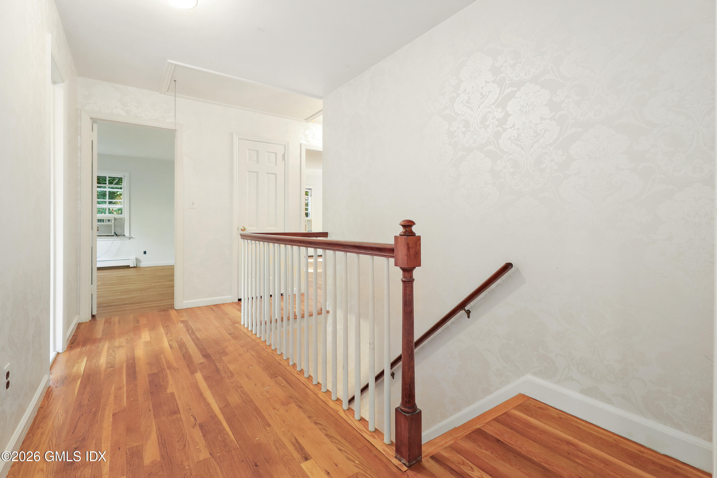 20 Rustic View Road Greenwich, CT 06830 - Photo 25 of 45 Upstairs Hall