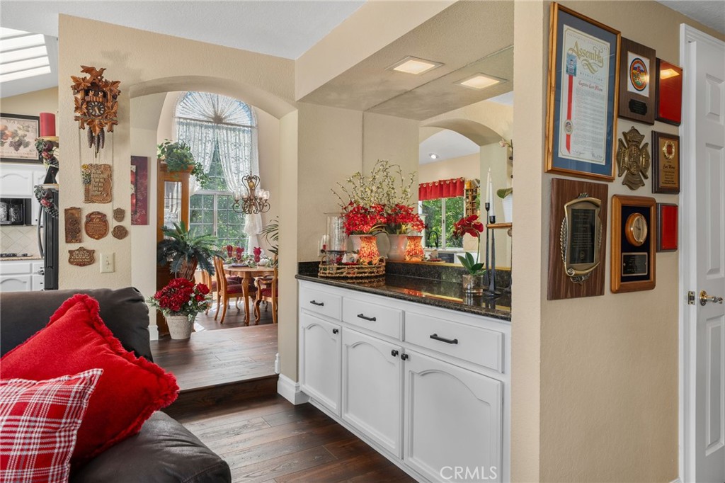 10684 Lakeview Road Yucaipa, CA 92399 - Photo 26 of 63 a living room with furniture and a large window