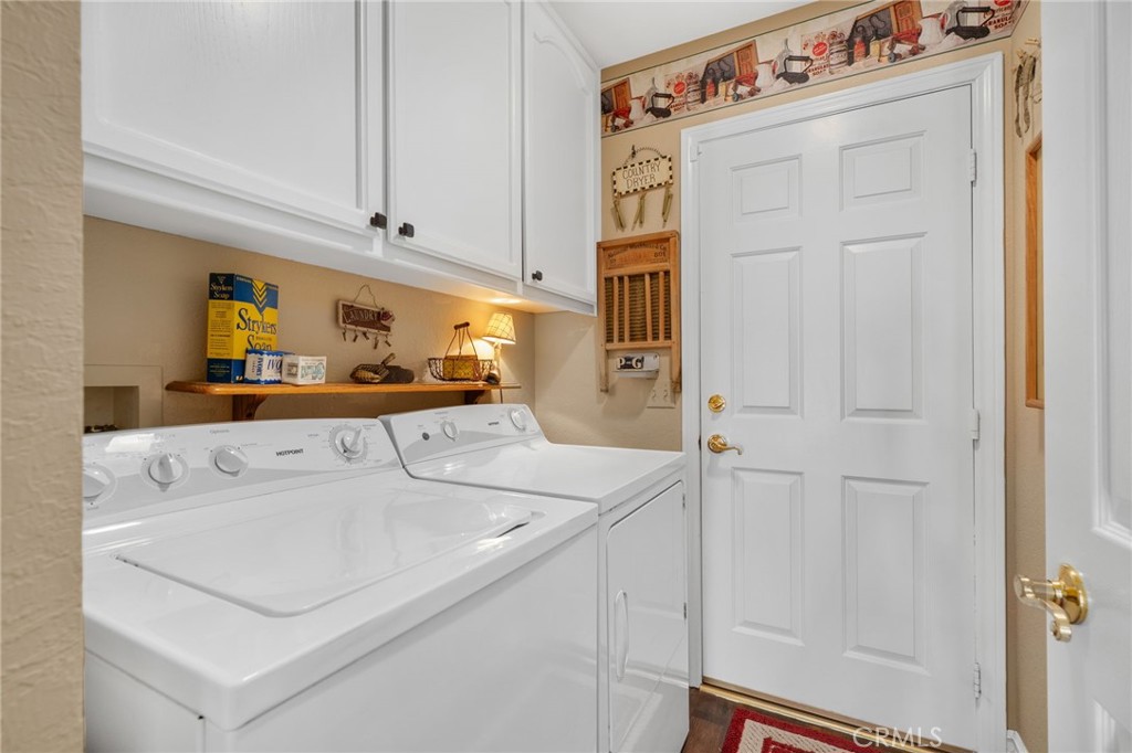 10684 Lakeview Road Yucaipa, CA 92399 - Photo 33 of 63 a utility room with dryer and washer