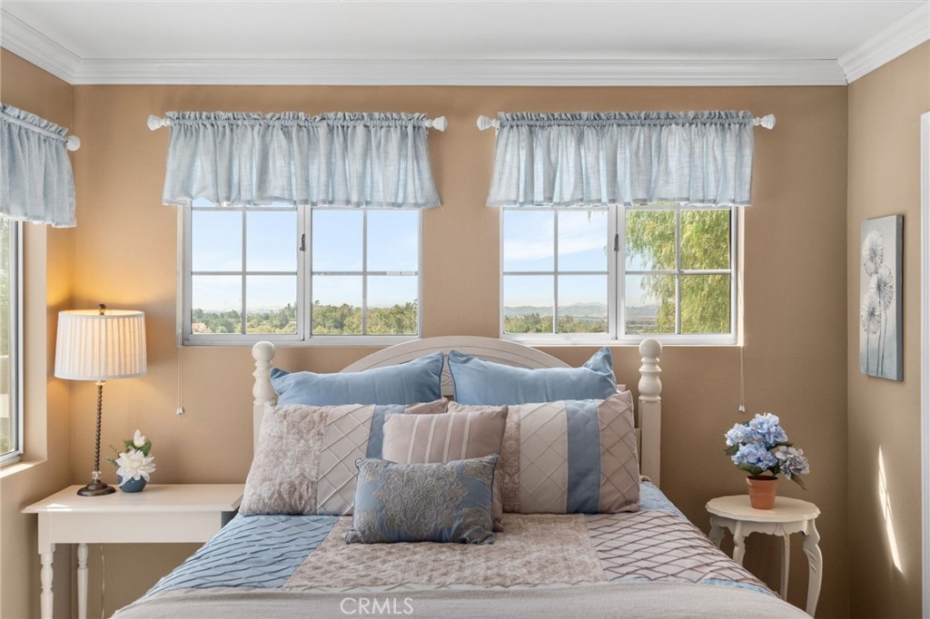 10684 Lakeview Road Yucaipa, CA 92399 - Photo 45 of 63 a living room with furniture and a window