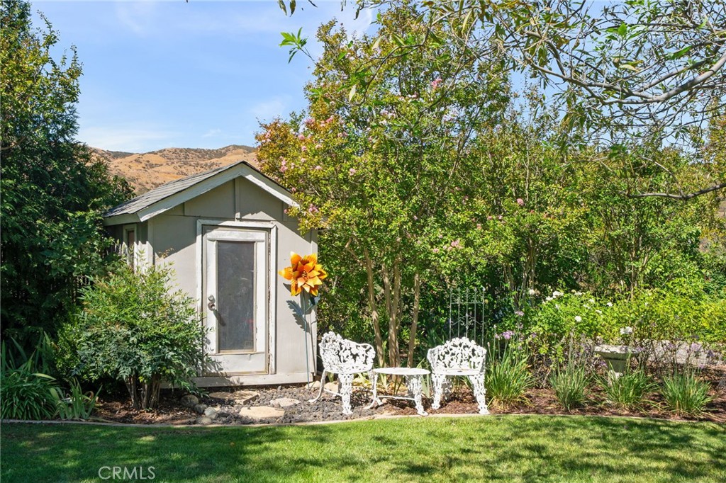 10684 Lakeview Road Yucaipa, CA 92399 - Photo 56 of 63 a front view of a house with a garden