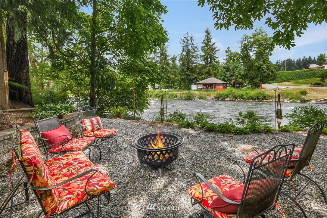 22510 Southeast Bain Road Maple Valley, WA 98038 - Photo 2 of 24