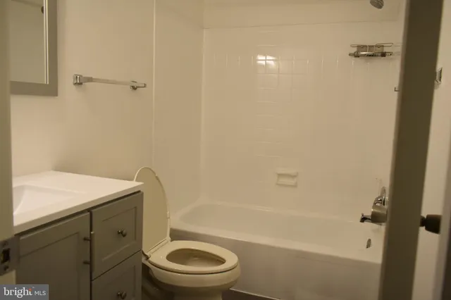 $2,475 | 10247 Prince Place, Unit 30201, Upper Marlboro, MD 20774