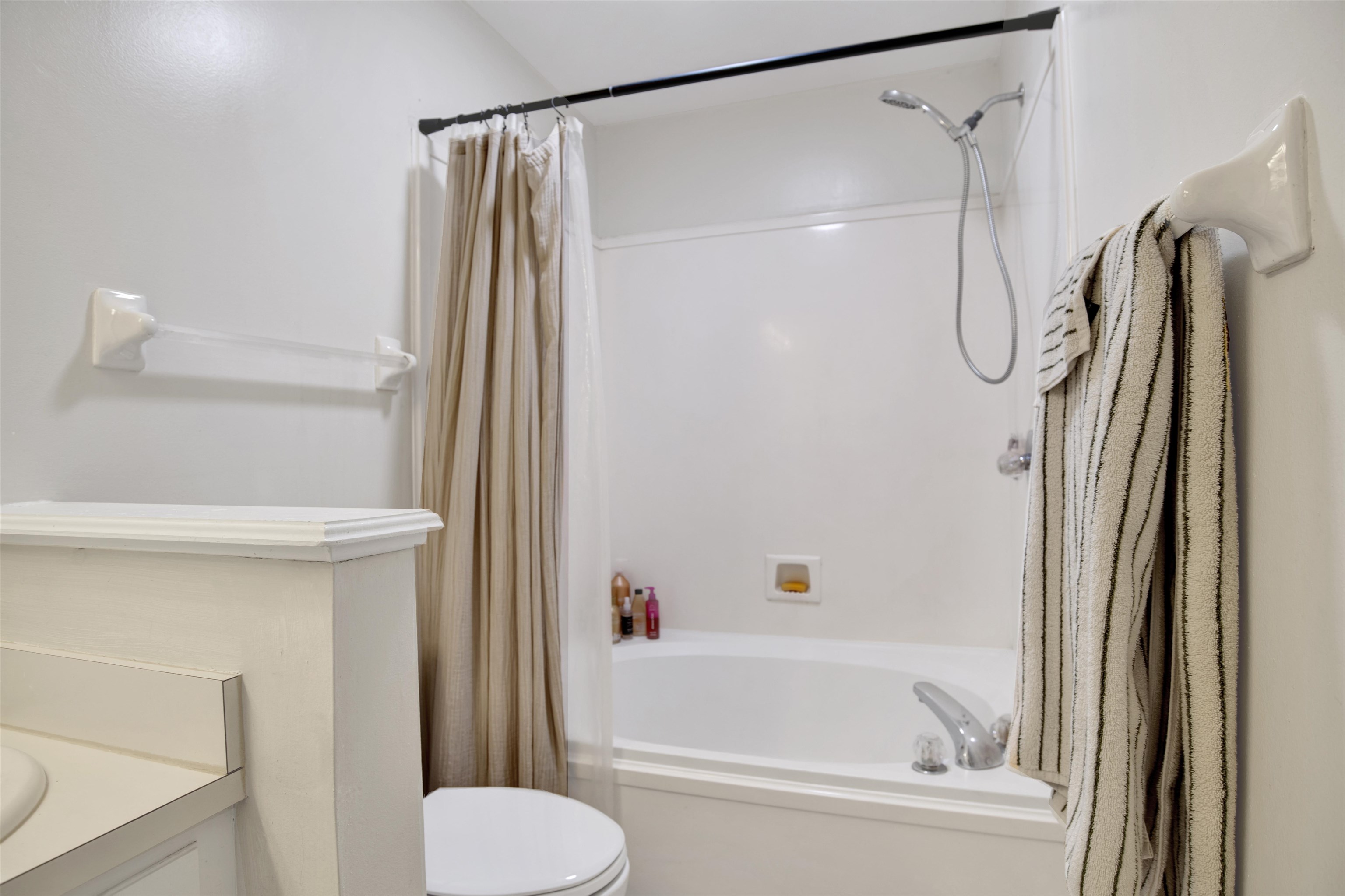 142 Richmond Road Daphne, AL 36526 - Photo 18 of 27 Bathroom