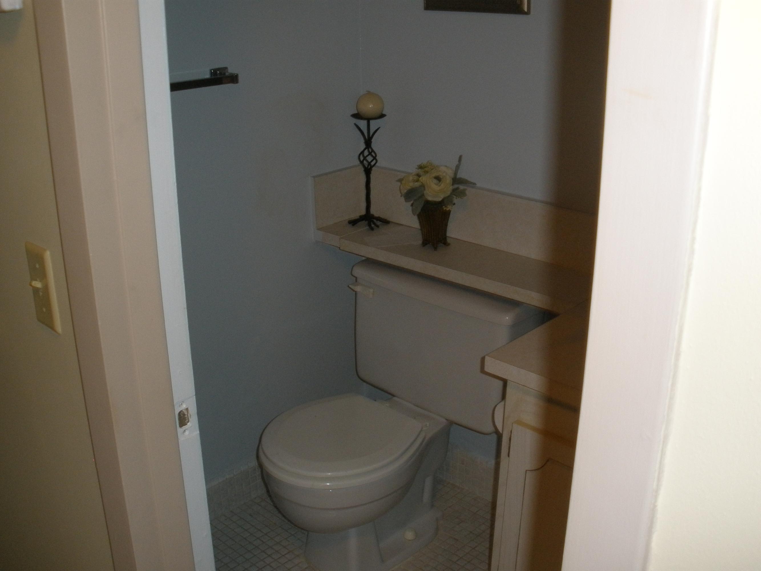 436 Mansfield F, Unit K Boca Raton, FL 33434 - Photo 5 of 10 Bath