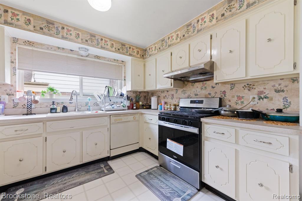38982 Sutton Drive Sterling Heights, MI 48310 - Photo 18 of 27