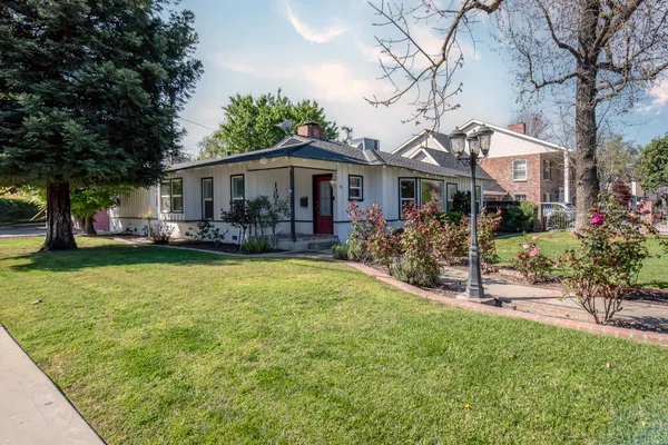 $489,999 | 1301 West Beverly Drive, Visalia, CA 93277